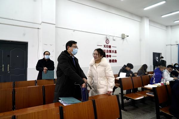 校党委书记率党委班子深入一线课堂把脉思政课(图4) 校党委书记率党委班子深入一线课堂把脉思政课(图4)
