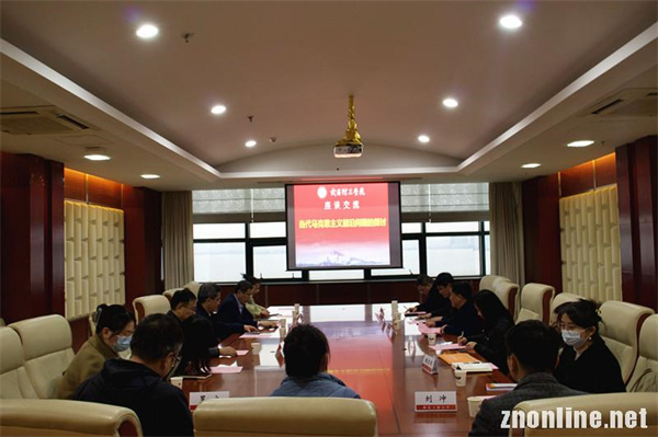 清华大学艾四林教授应邀来beat365英国官网作学术报告(图2)