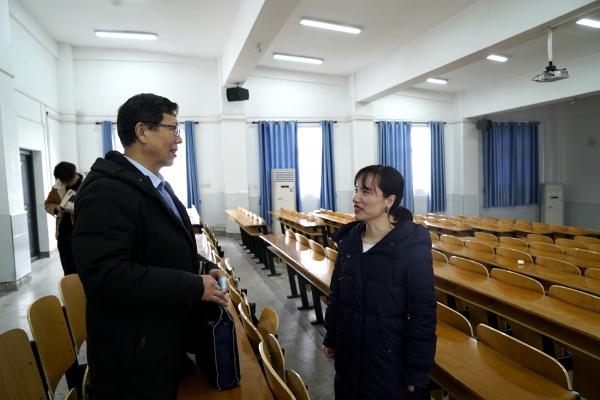 校党委书记率党委班子深入一线课堂把脉思政课(图5) 校党委书记率党委班子深入一线课堂把脉思政课(图5)