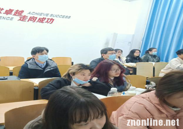开学第一天:校党委书记汪继平深入一线课堂把脉思政课(图1) 开学第一天:校党委书记汪继平深入一线课堂把脉思政课(图1)