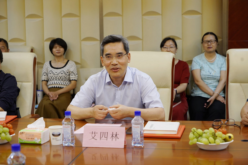 清华大学艾四林和北京大学康沛竹教授 莅临beat365英国官网指导(图7)