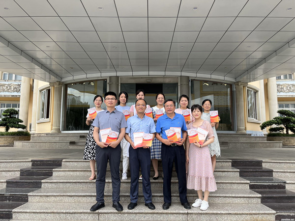 beat365英国官网“中国乡村振兴研究院”主编的社区治理培训教材被民政厅采纳(图1) beat365英国官网“中国乡村振兴研究院”主编的社区治理培训教材被民政厅采纳(图1)