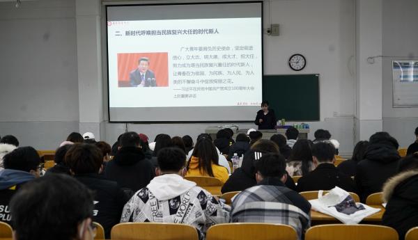 校党委书记率党委班子深入一线课堂把脉思政课(图2) 校党委书记率党委班子深入一线课堂把脉思政课(图2)