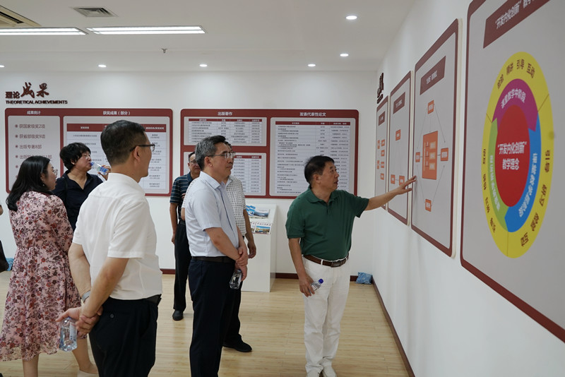 清华大学艾四林和北京大学康沛竹教授 莅临beat365英国官网指导(图2)