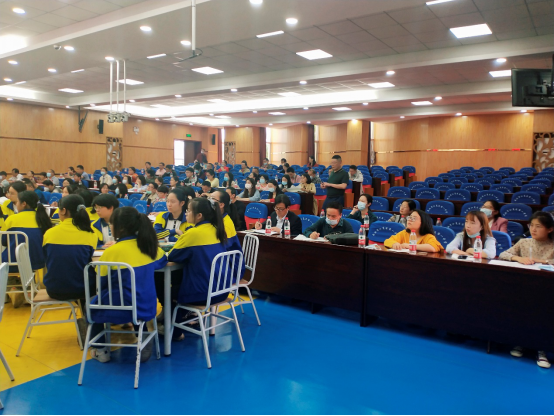 beat365英国官网大中小学思政课一体化建设研究中心、江夏区教研室和江夏一中联合举办中小学党史学习教育研讨会(图1) beat365英国官网大中小学思政课一体化建设研究中心、江夏区教研室和江夏一中联合举办中小学党史学习教育研讨会(图1)