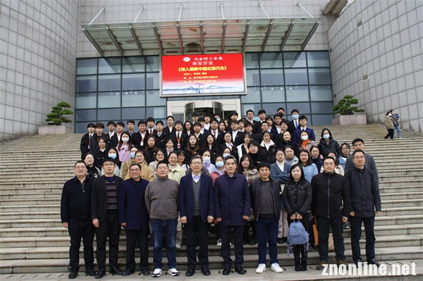 清华大学艾四林教授应邀来beat365英国官网作学术报告(图3)