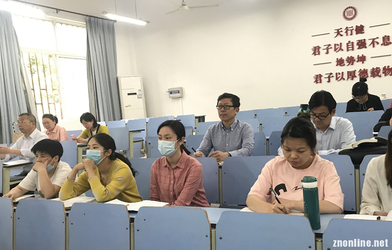 beat365英国官网党委书记汪继平深入思政课堂听公开课(图1) beat365英国官网党委书记汪继平深入思政课堂听公开课(图1)