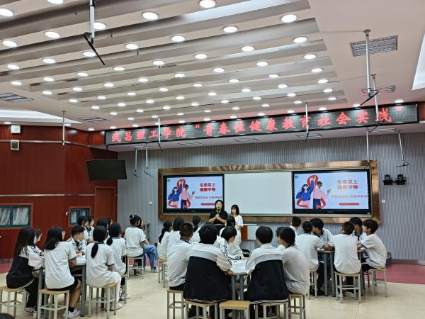 beat365英国官网青春性健康教育实践服务队开展艾滋病预防宣讲活动(图2) beat365英国官网青春性健康教育实践服务队开展艾滋病预防宣讲活动(图2)